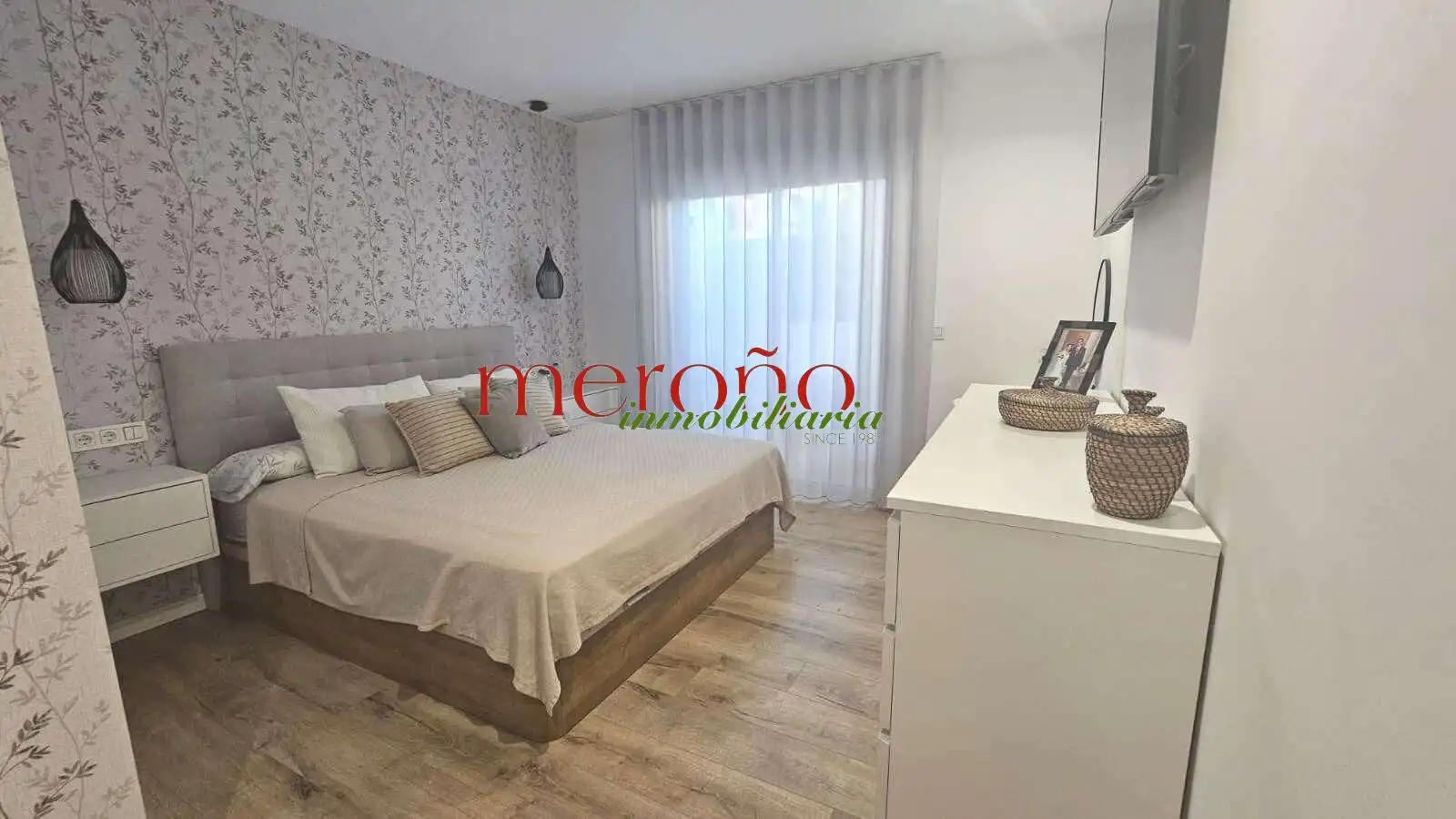 Habitación de Planta baja en venta en Elche / Elx con Aire acondicionado, Terraza y Piscina comunitaria
