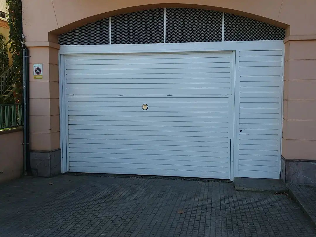 Individual to rent in Calle  Eduard Corbellla 168