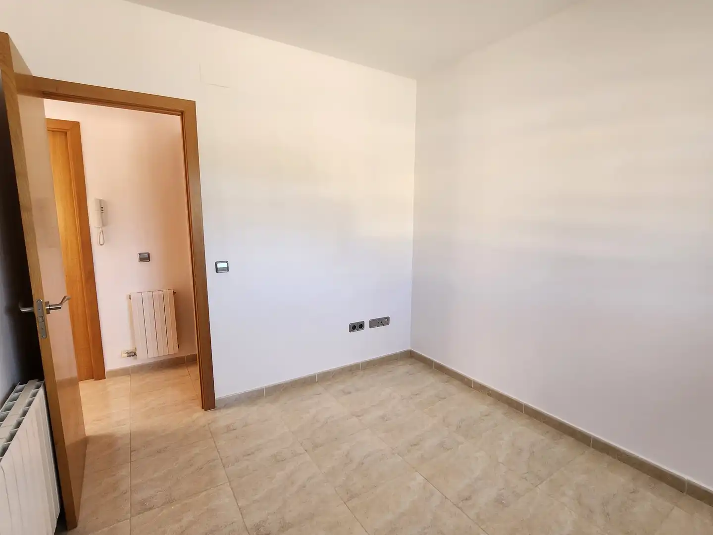 Habitación de Casa adosada en venta en Roda de Berà con Aire acondicionado, Calefacción y Terraza