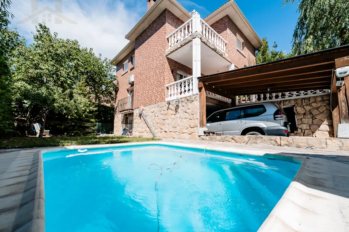 Piscina de Casa o xalet en venda en Colmenarejo amb Aire condicionat, Calefacció i Jardí privat