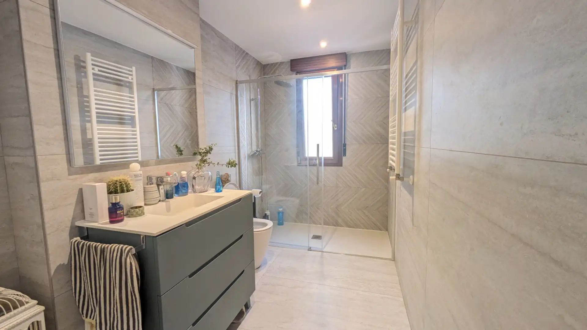 Bathroom of Flat for sale in Getxo   with Heating and Terrace