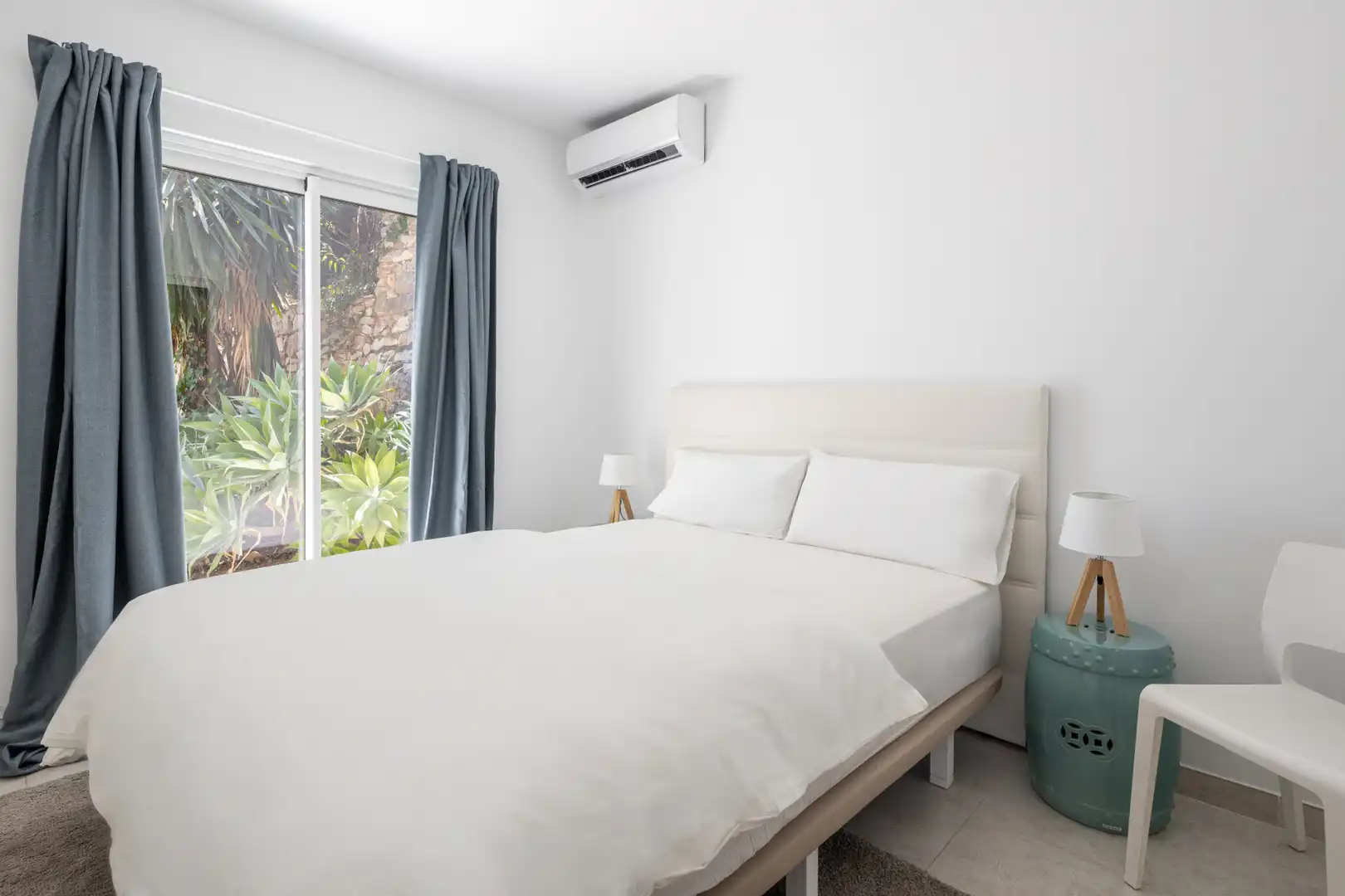 Dormitori de Casa o xalet de lloguer en Marbella amb Aire condicionat, Jardí privat i Terrassa