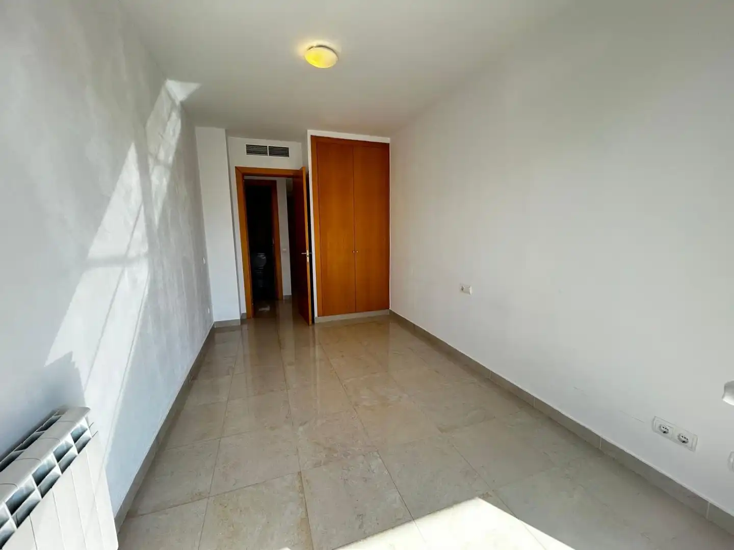 Schlafzimmer von Wohnung zum Verkauf in Sitges mit Klimaanlage, Heizung und Terrasse