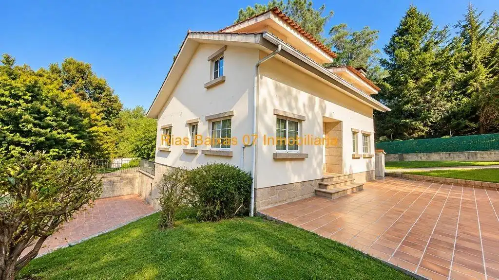 Haus mit Garten zum Verkauf in Tomiño