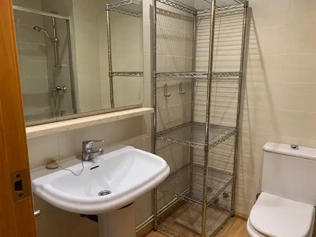 Badezimmer von Wohnung zum Verkauf in Badalona mit Klimaanlage, Heizung und Parkett
