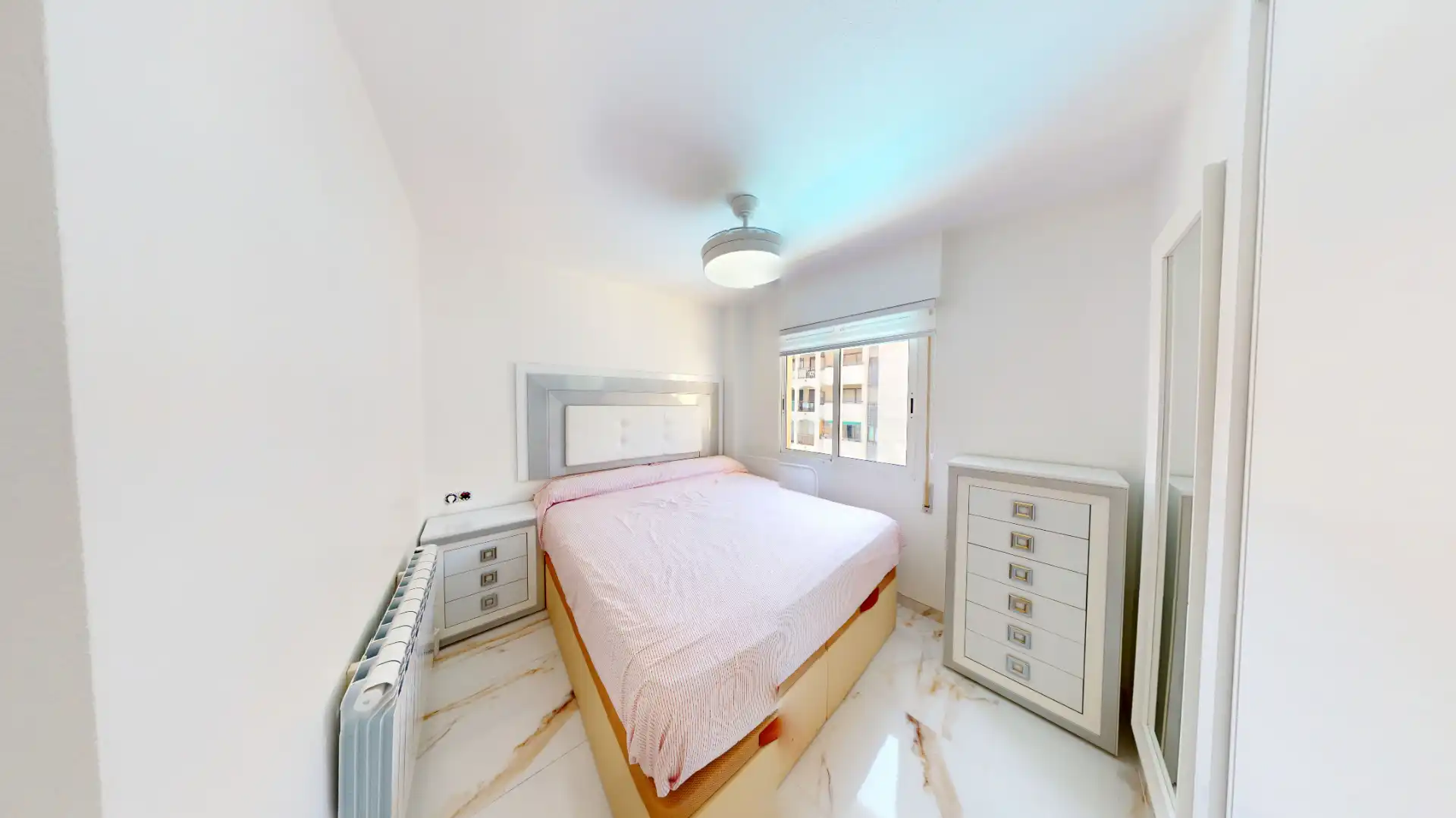 Habitación de Piso en venta en Torrevieja con Aire acondicionado, Calefacción y Terraza