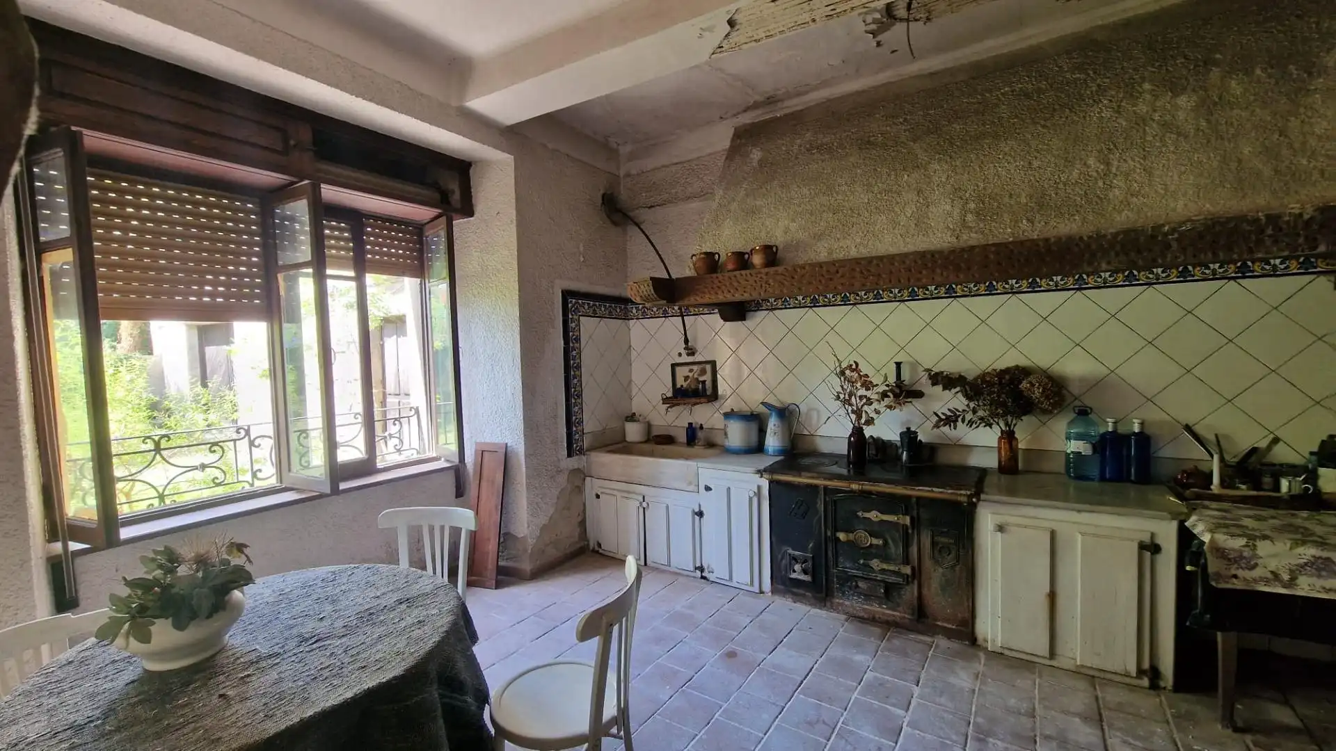 Cuina de Finca rústica en venda en Lena amb Jardí privat, Terrassa i Balcó