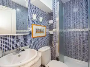 Bathroom of Flat for rent in Almuñécar  with Air Conditioner, Terrace and Furnished