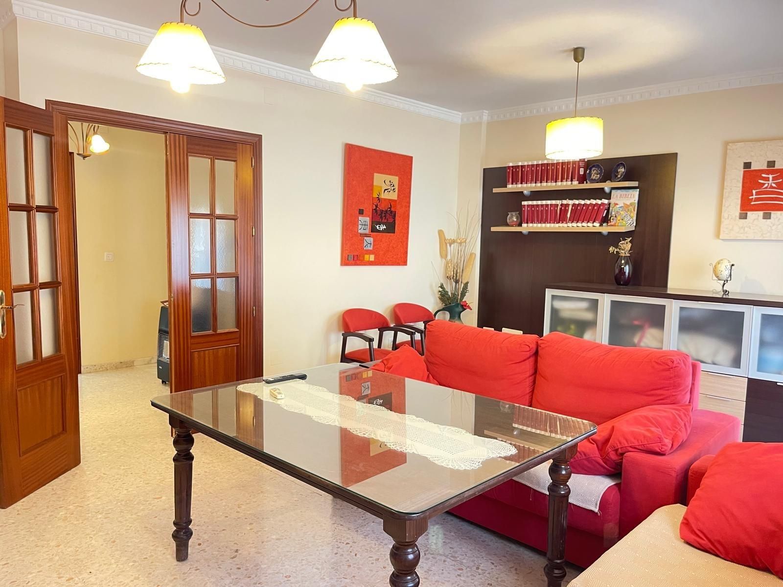 Sala d'estar de Casa o xalet en venda en Antequera amb Aire condicionat, Terrassa i Traster