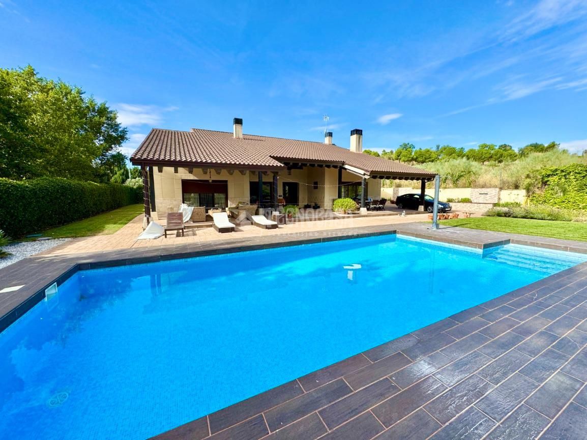 Exterior view of House or chalet for sale in Cabanillas del Campo  with Air Conditioner, Heating and Terrace