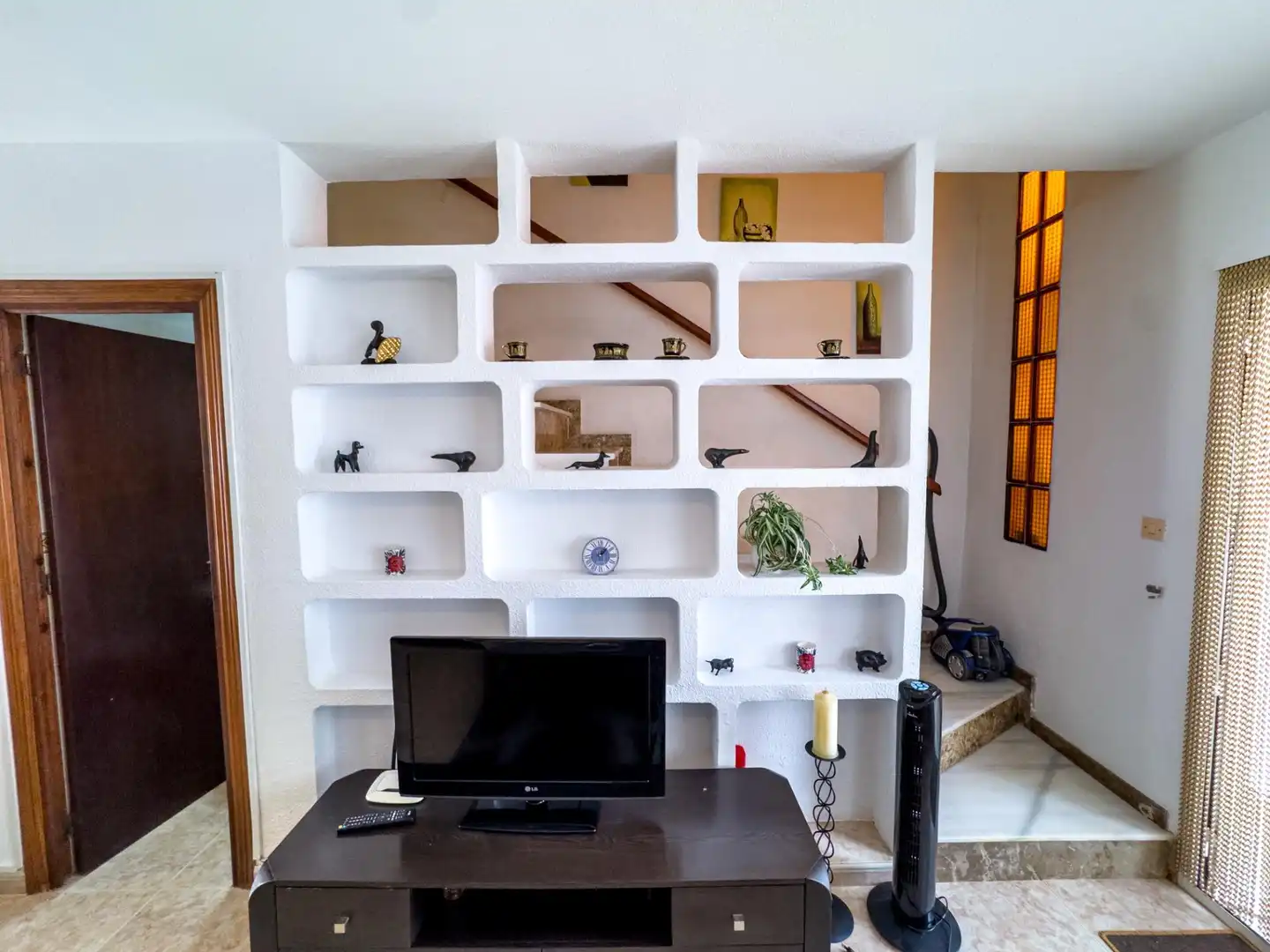 Sala d'estar de Casa adosada en venda en Torrevieja amb Aire condicionat, Terrassa i Moblat