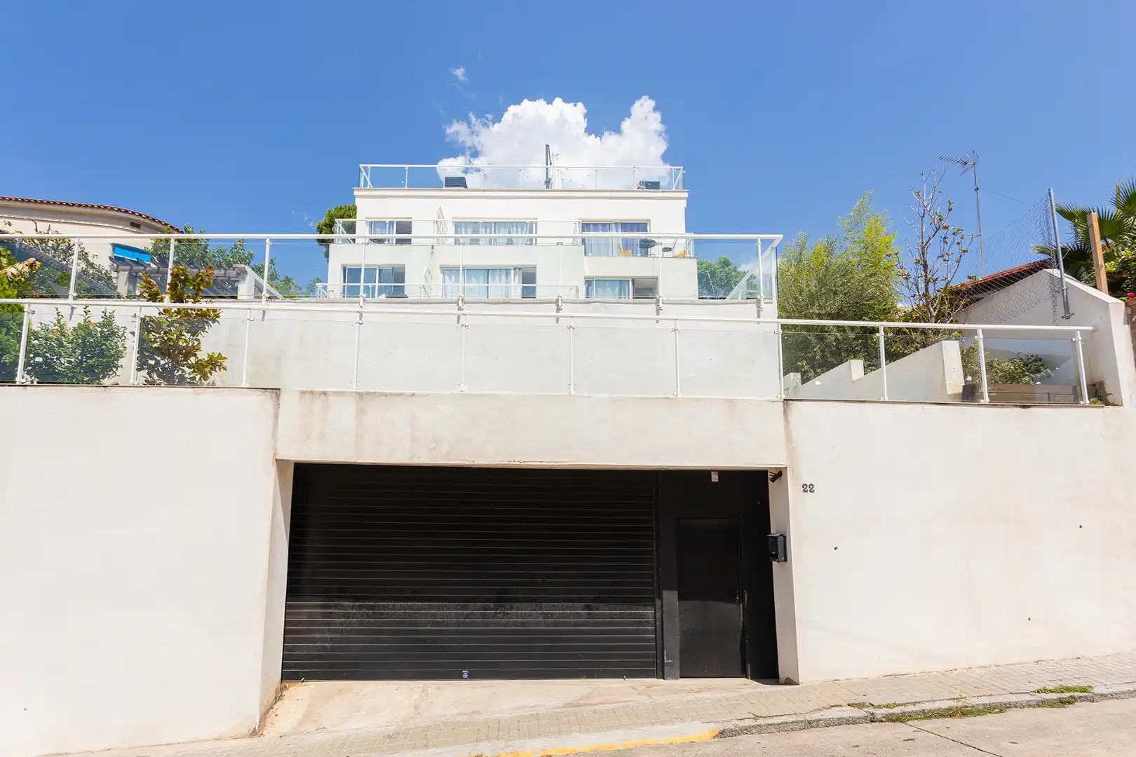 Vista exterior de Edifici en venda en El Masnou amb Alarma