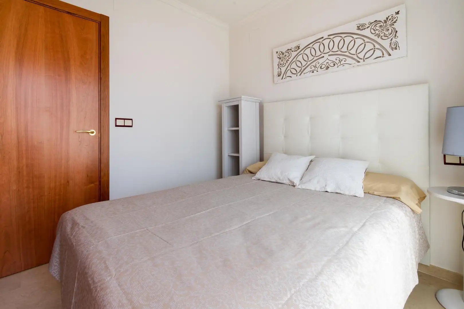 Habitación de Apartamento de alquiler en L'Alfàs del Pi con Aire acondicionado, Terraza y Amueblado