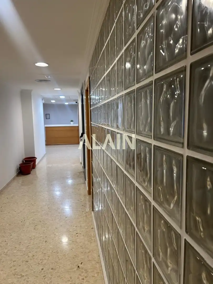 Commercial properties for rent in Valencia  with Air Conditioner and Furnished