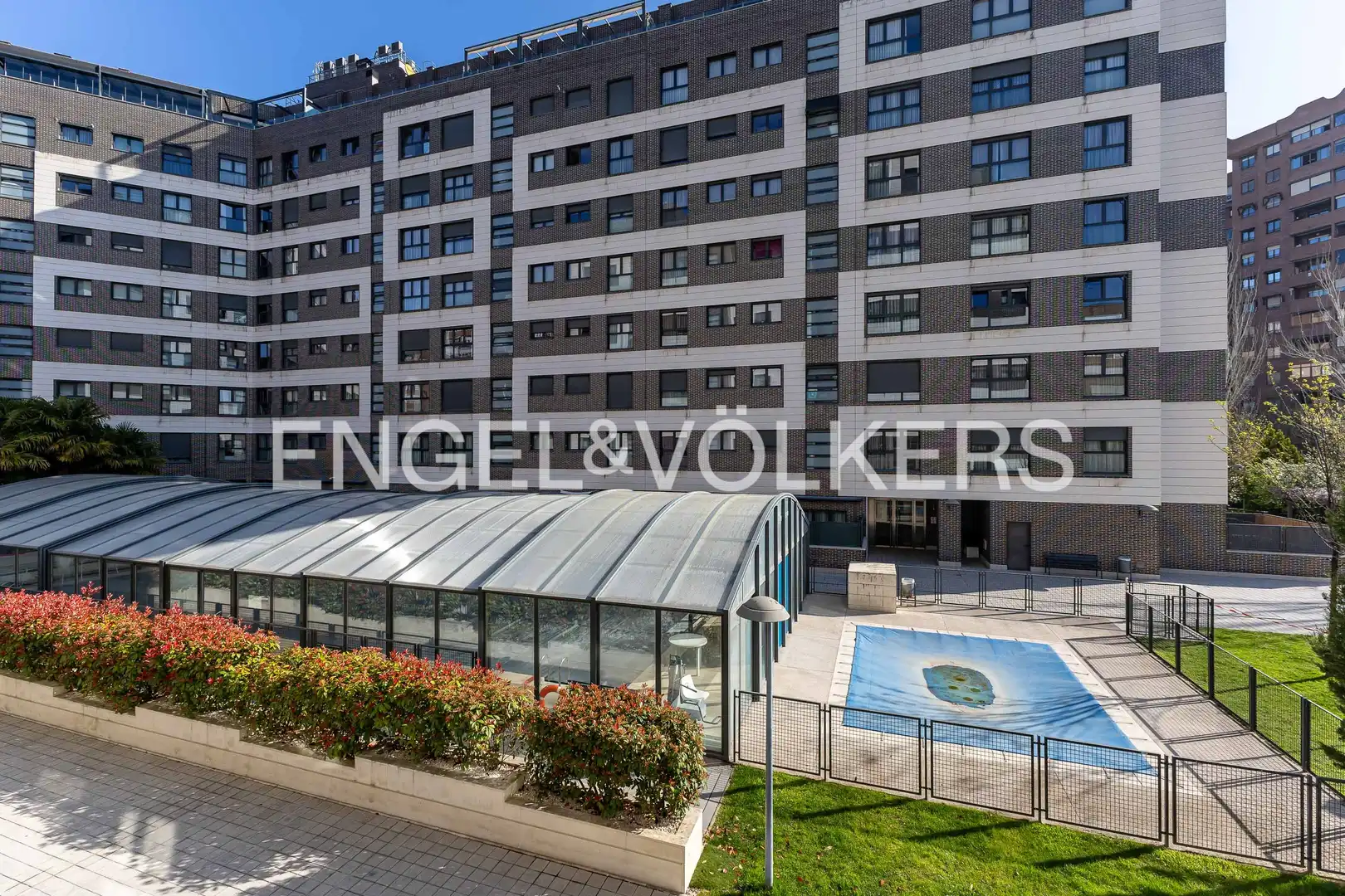 Vista exterior de Piso en venta en Madrid con Aire acondicionado, Calefacción y Jardín privado