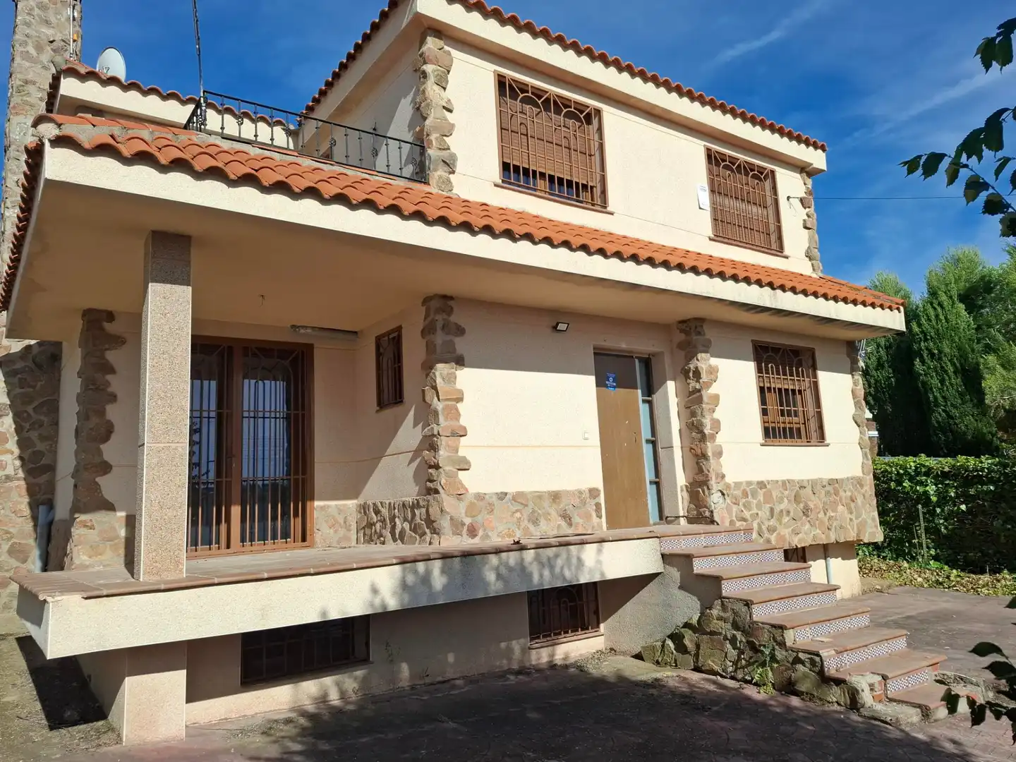 Vista exterior de Casa o chalet en venta en Colmenar de Oreja con Jardín privado