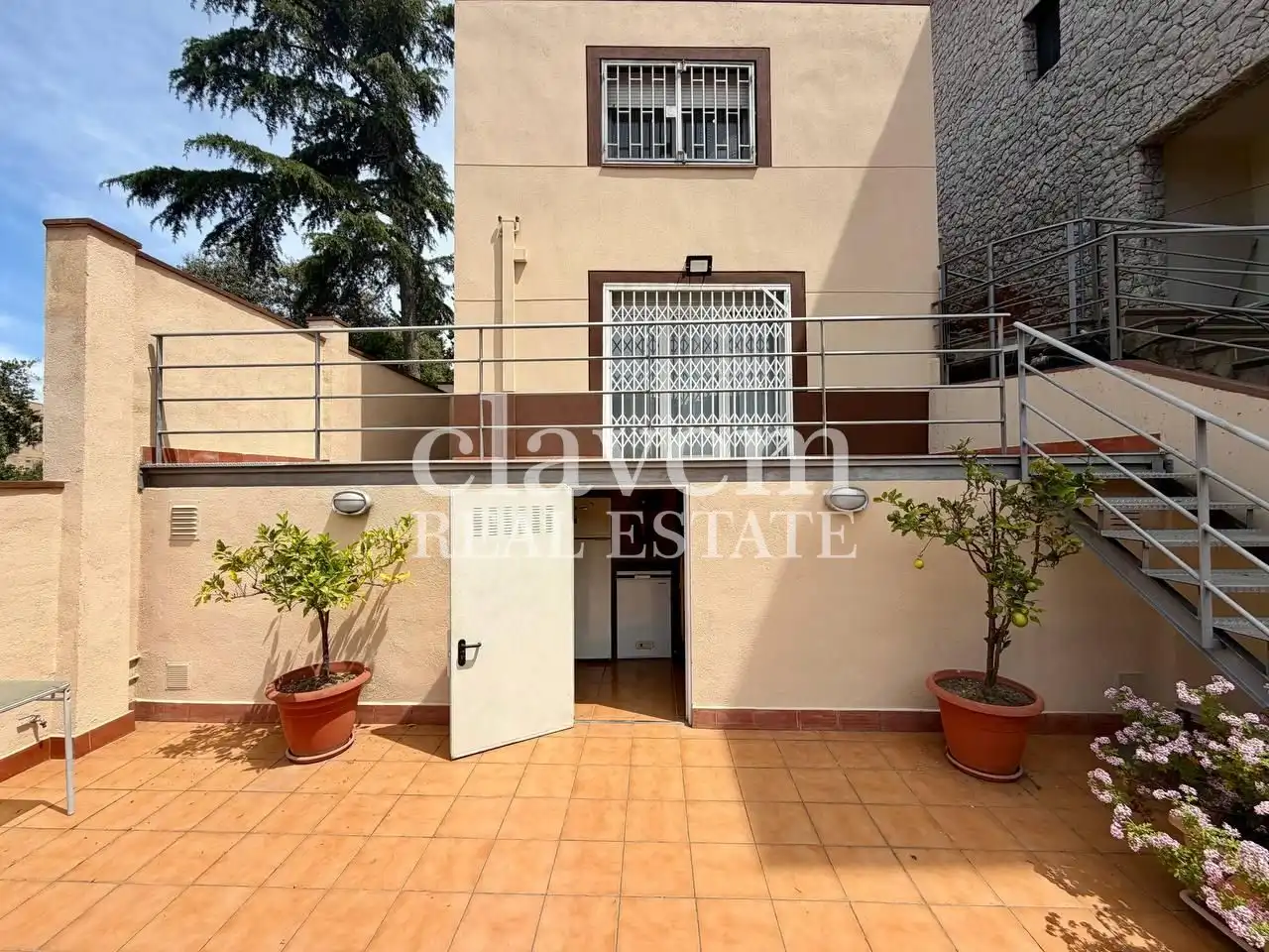Vista exterior de Casa o xalet en venda en Barcelona amb Aire condicionat, Jardí privat i Terrassa
