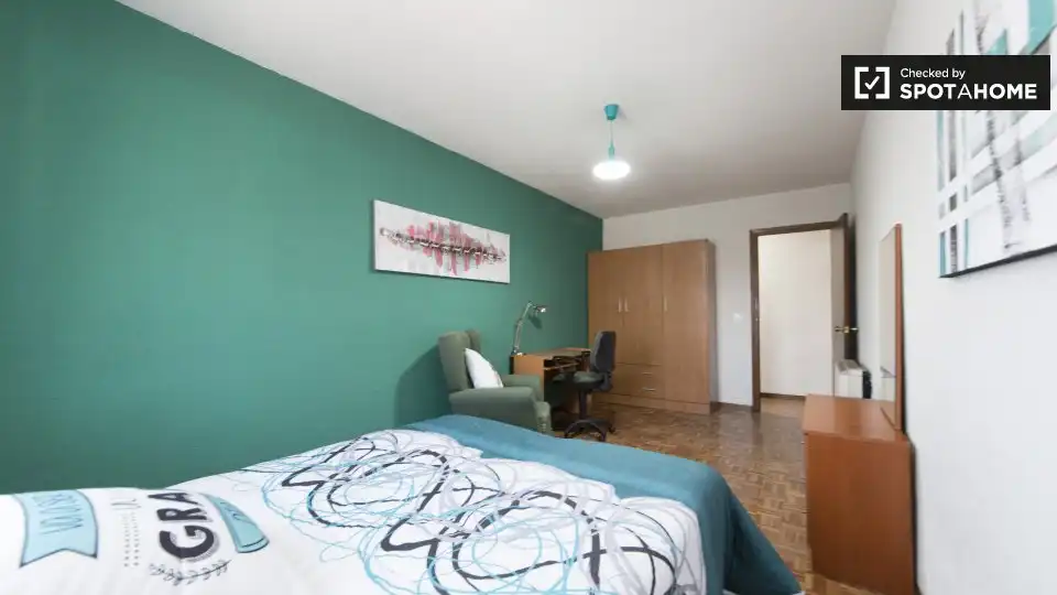 Habitación de Piso de alquiler en Alcalá de Henares con Aire acondicionado, Calefacción y Amueblado