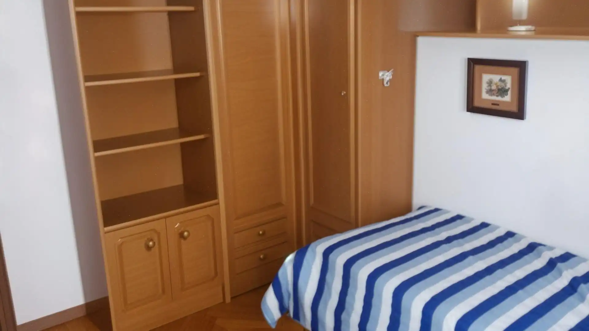 Dormitori de Pis en venda en Vigo  amb Calefacció, Terrassa i Moblat