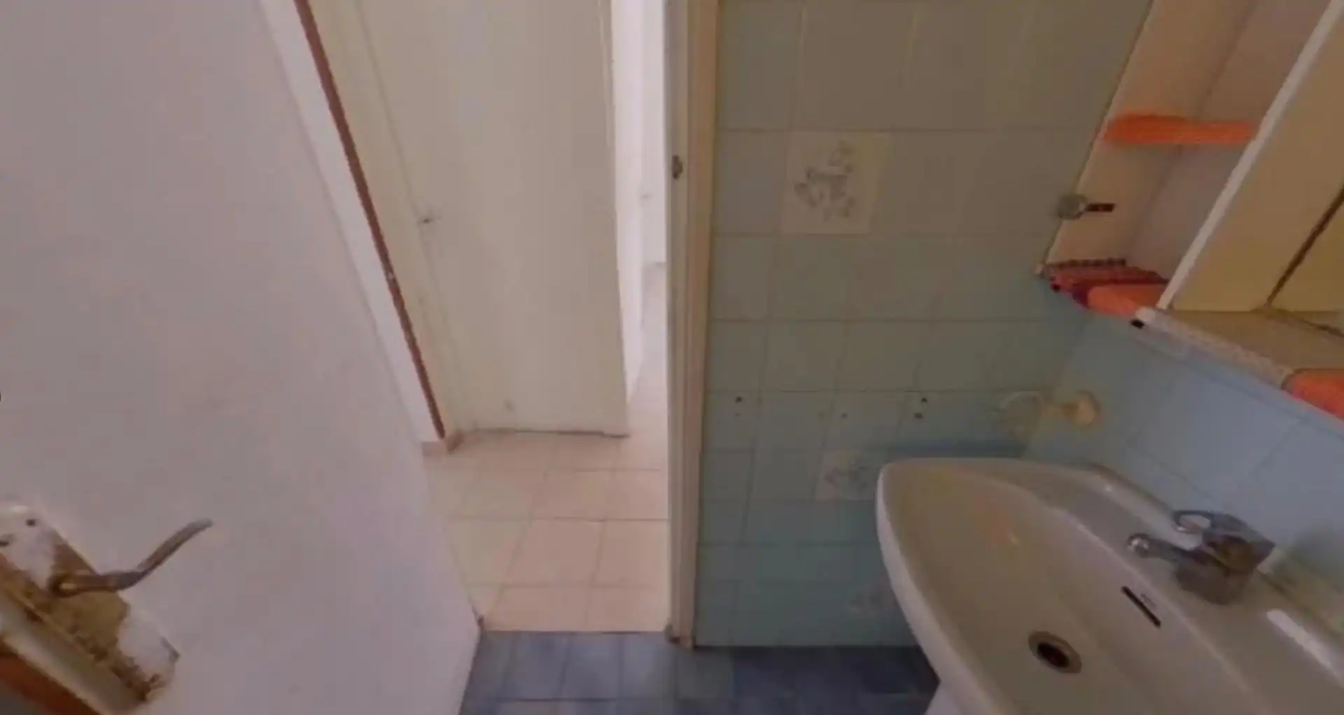 Bathroom of Flat for sale in Badalona
