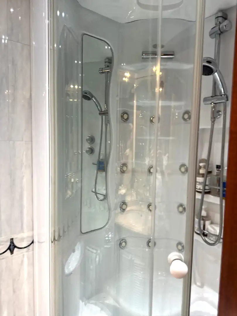 Bathroom of Flat for sale in Majadahonda  with Terrace and Storage room
