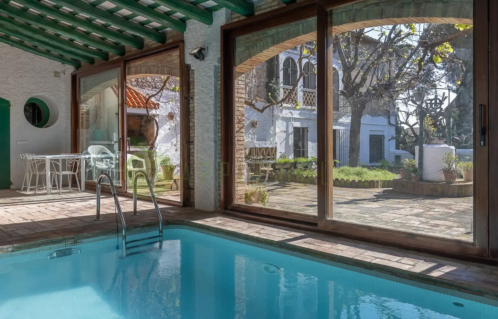 Piscina de Casa o chalet en venta en Vilanova i la Geltrú con Aire acondicionado, Calefacción y Jardín privado