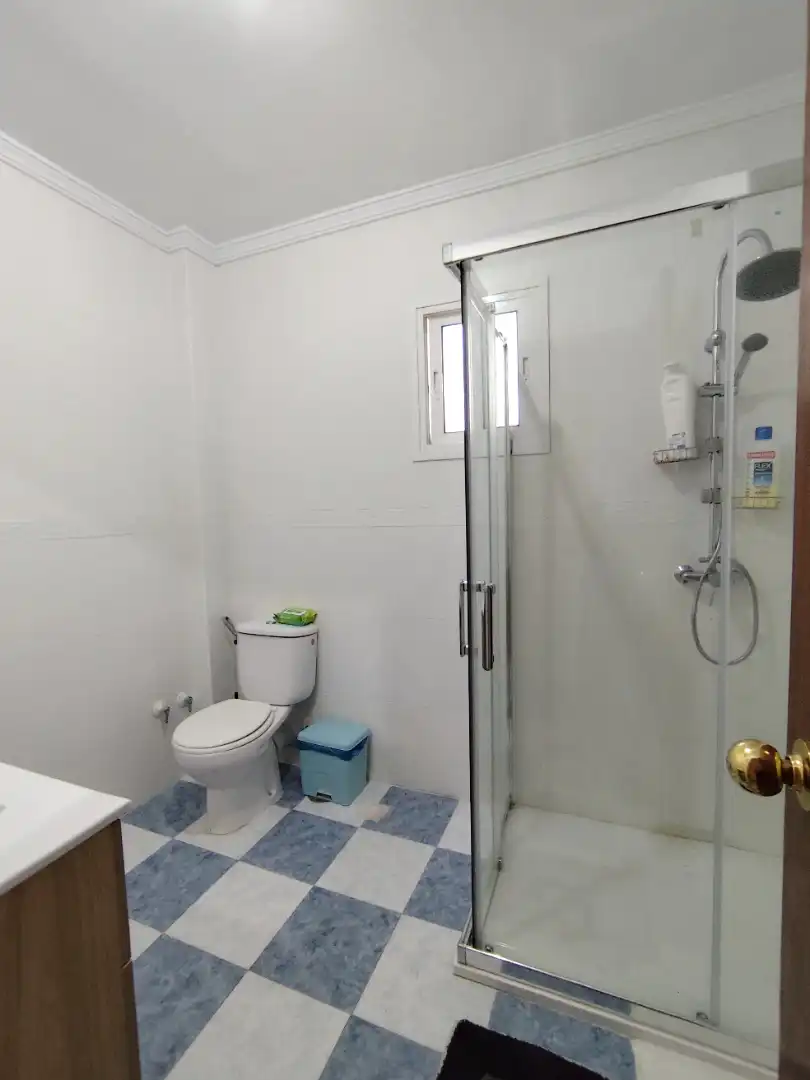 Baño de Piso de alquiler en Sanlúcar de Barrameda con Aire acondicionado, Calefacción y Amueblado