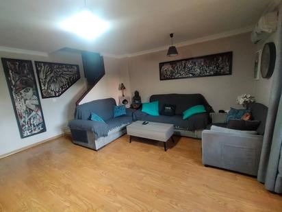 Sala d'estar de Dúplex en venda en La Línea de la Concepción amb Aire condicionat