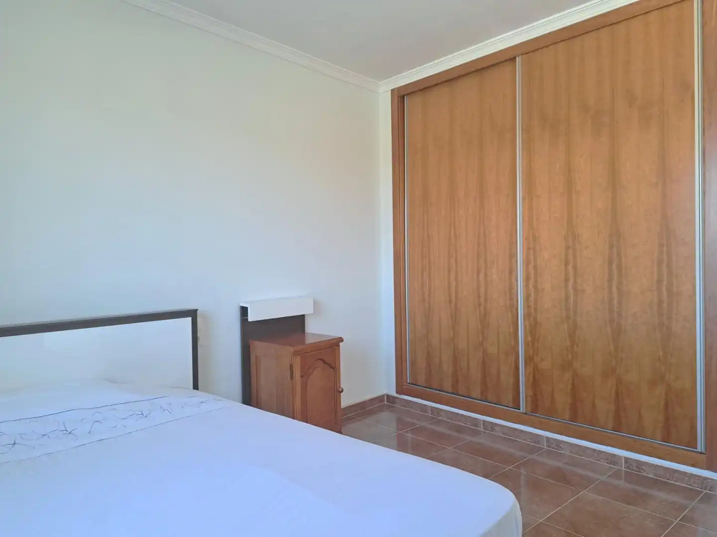 Habitación de Casa adosada en venta en Requena con Calefacción, Terraza y Trastero