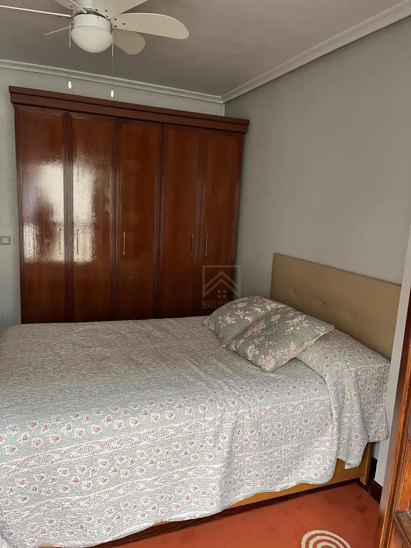 Dormitori de Pis de lloguer en Cartes amb Calefacció, Jardí privat i Parquet