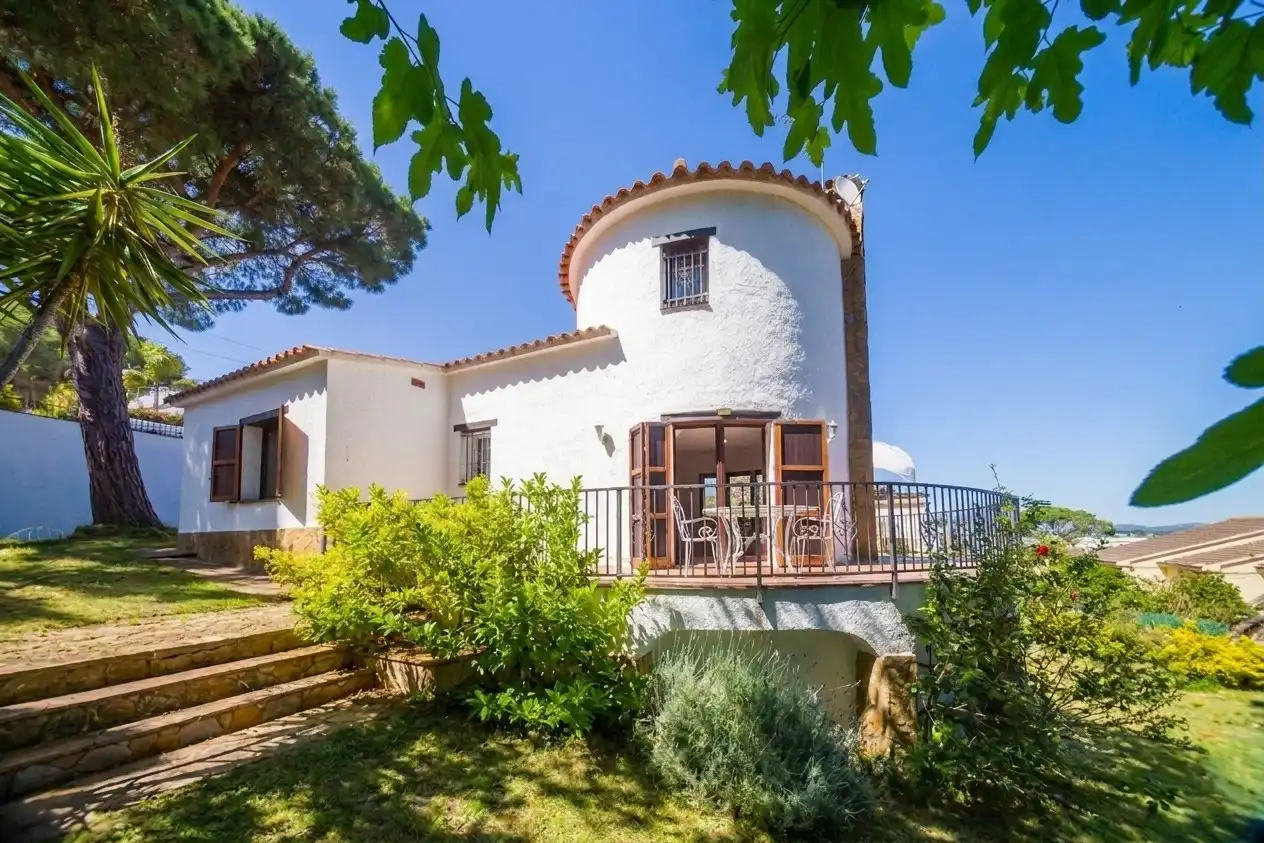 Vista exterior de Casa o xalet en venda en Calonge i Sant Antoni amb Calefacció, Jardí privat i Terrassa