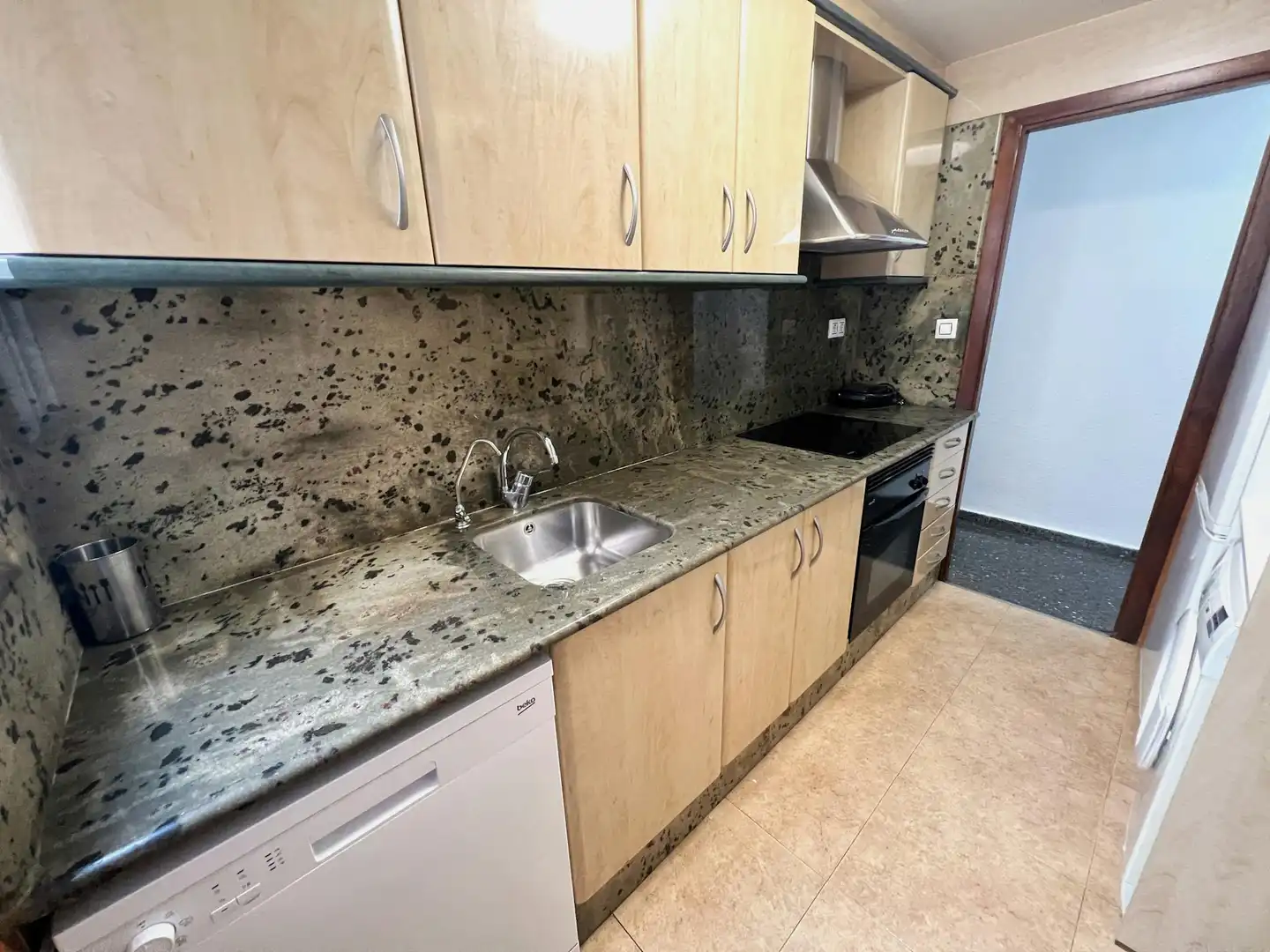 Cocina de Piso para compartir en Valencia con Lavadora y TV
