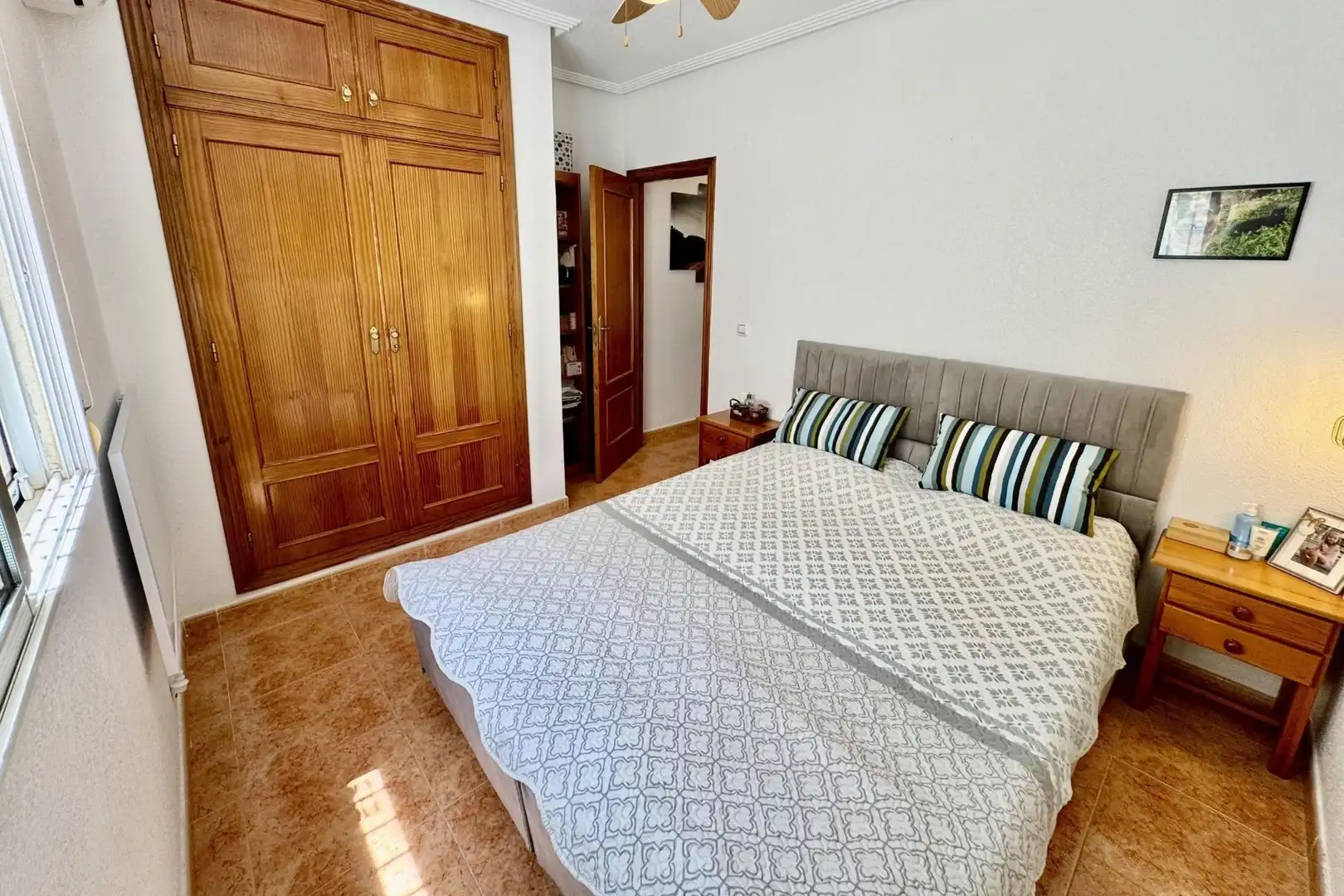 Habitación de Casa adosada en venta en Torrevieja con Aire acondicionado, Calefacción y Jardín privado