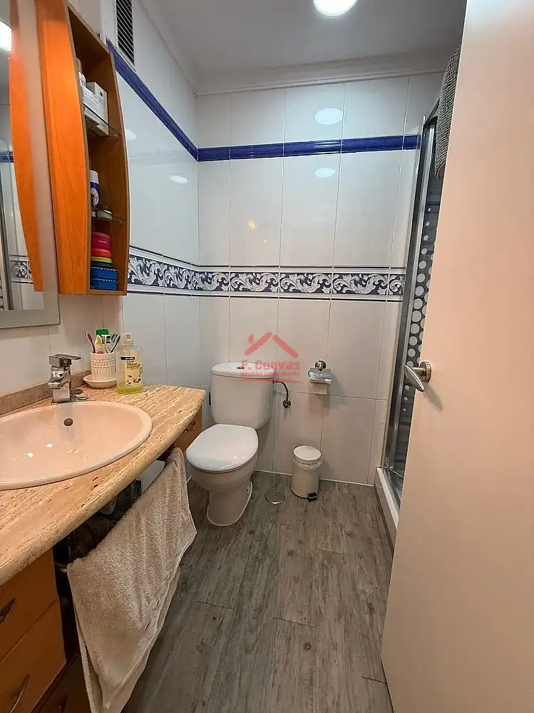 Bany de Apartament en venda en Vélez-Málaga amb Jardí privat, Terrassa i Piscina