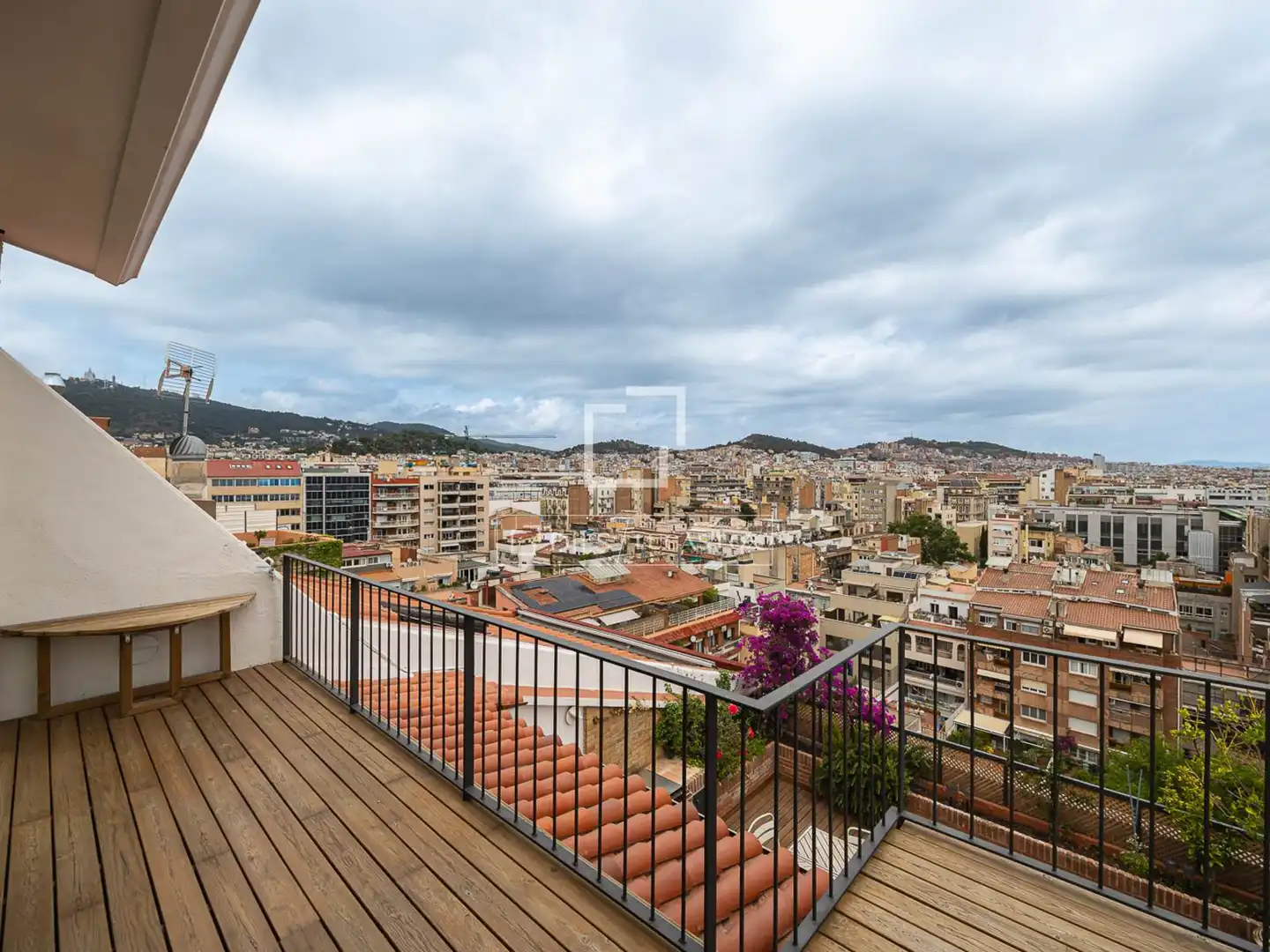 Terrasse von Dachboden zum Verkauf in Barcelona mit Klimaanlage, Terrasse und Balkon