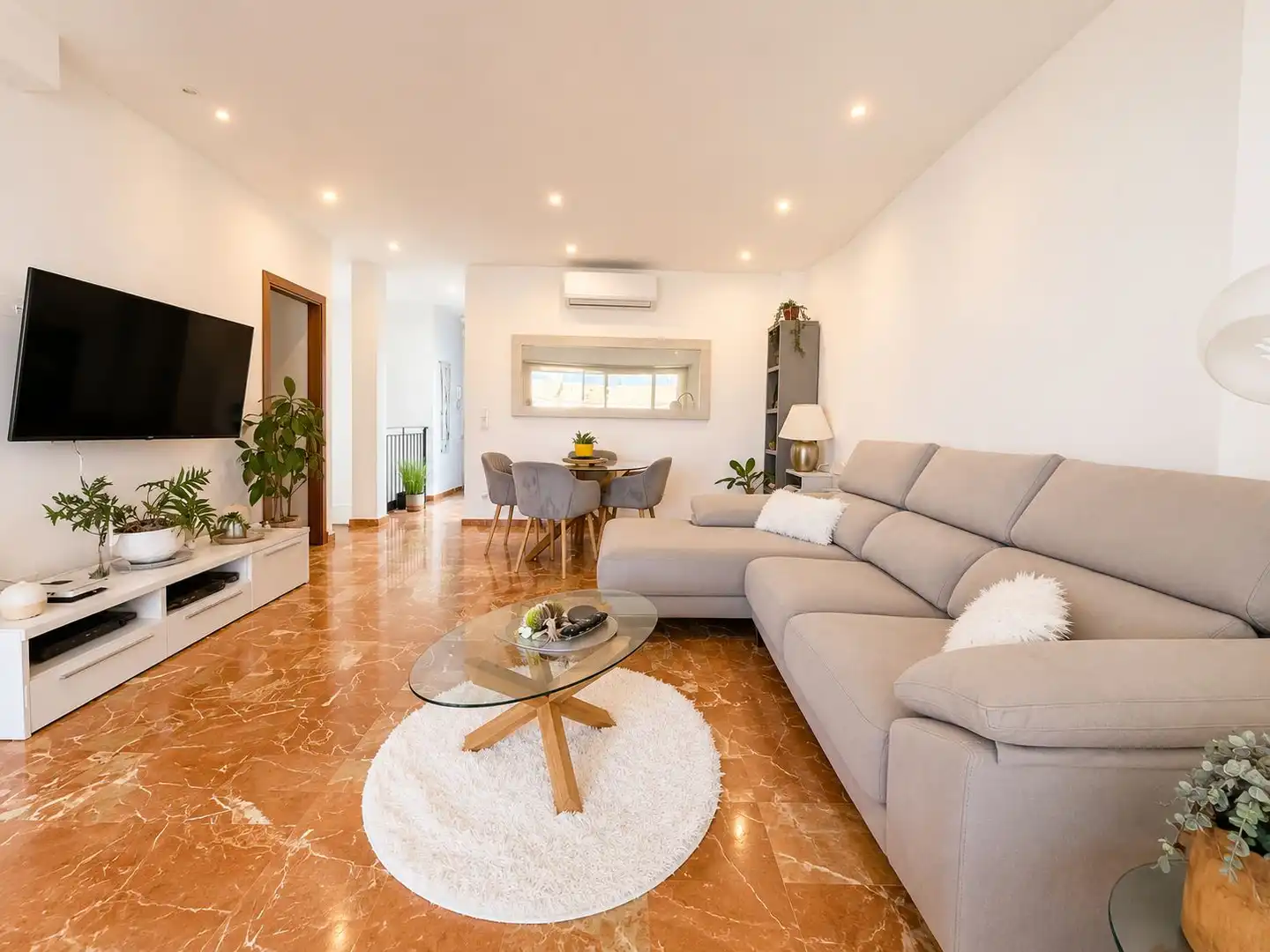 Sala d'estar de Dúplex en venda en Ciutadella de Menorca amb Aire condicionat, Calefacció i Jardí privat
