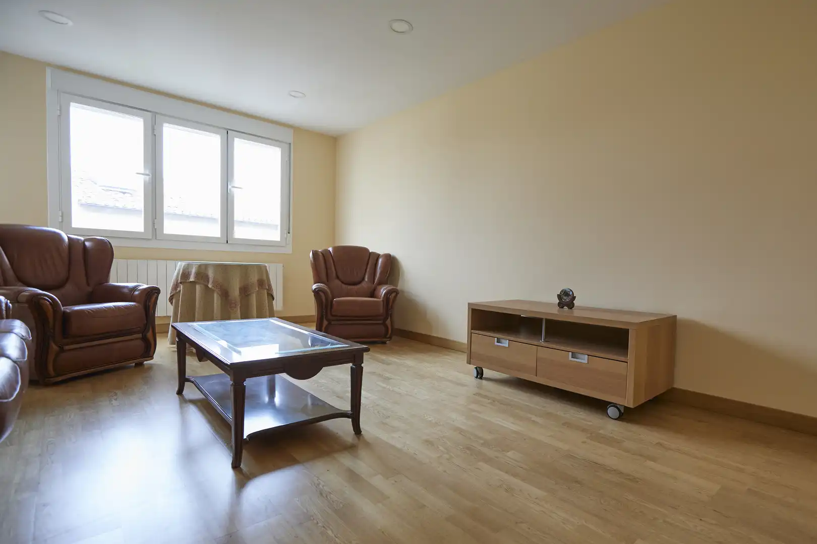 Sala d'estar de Casa adosada en venda en Rincón de Soto amb Calefacció, Parquet i Terrassa