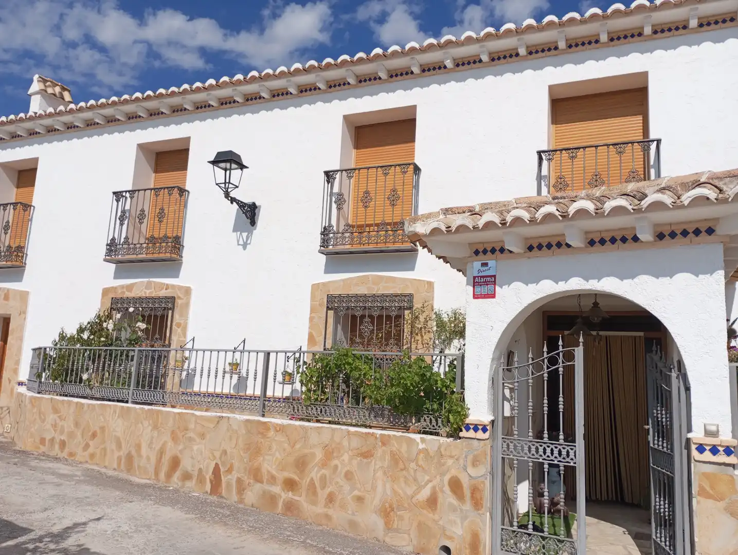 Vista exterior de Casa o xalet de lloguer en Cortes de Baza amb Moblat, Es permeten mascotes i Piscina comunitària