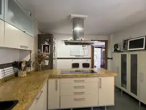 Cuina de Casa o xalet en venda en Gines amb Jardí privat i Moblat