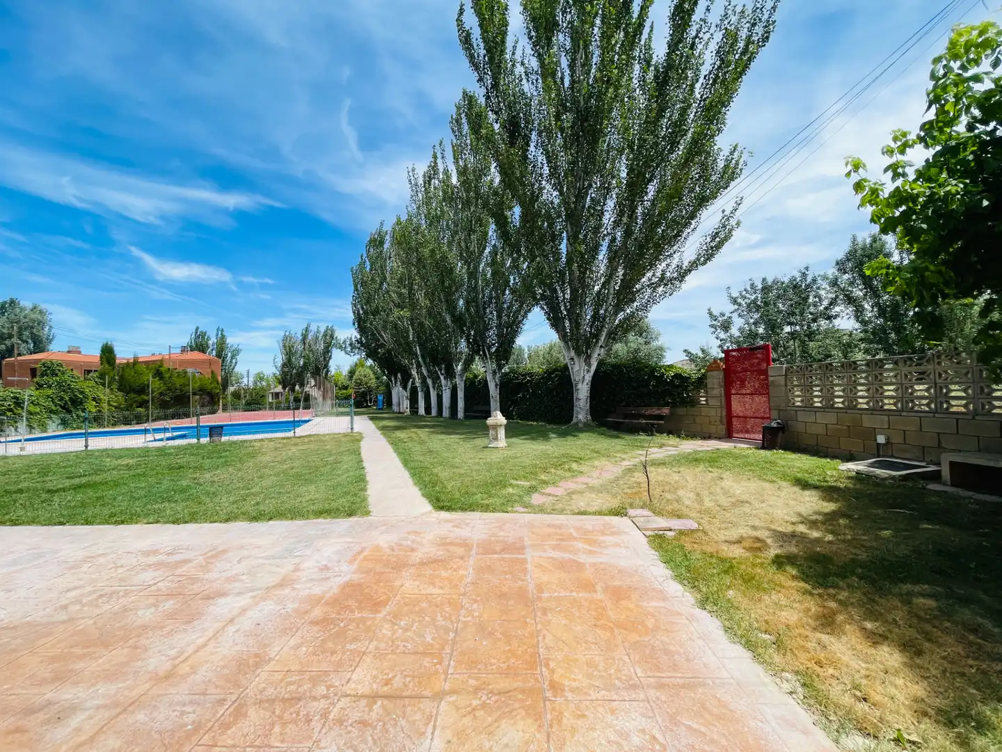 Garden of Flat for sale in Cadrete  with Air Conditioner, Heating and Private garden