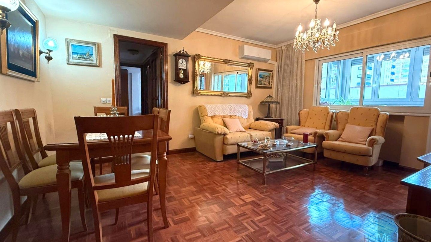 Living room of Flat for sale in  Madrid Capital  with Air Conditioner, Heating and Parquet flooring
