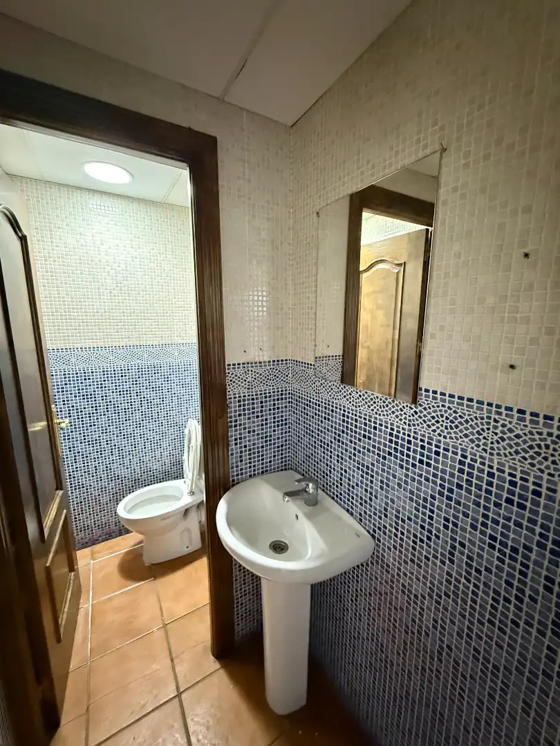 Baño de Local de alquiler en Valdemoro con Aire acondicionado, Terraza y Amueblado