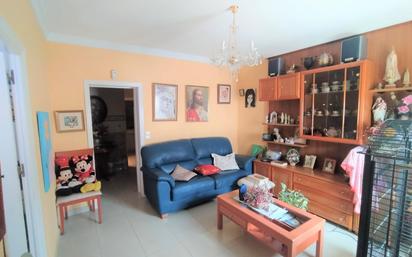 Sala d'estar de Casa o xalet en venda en Benalmádena amb Terrassa