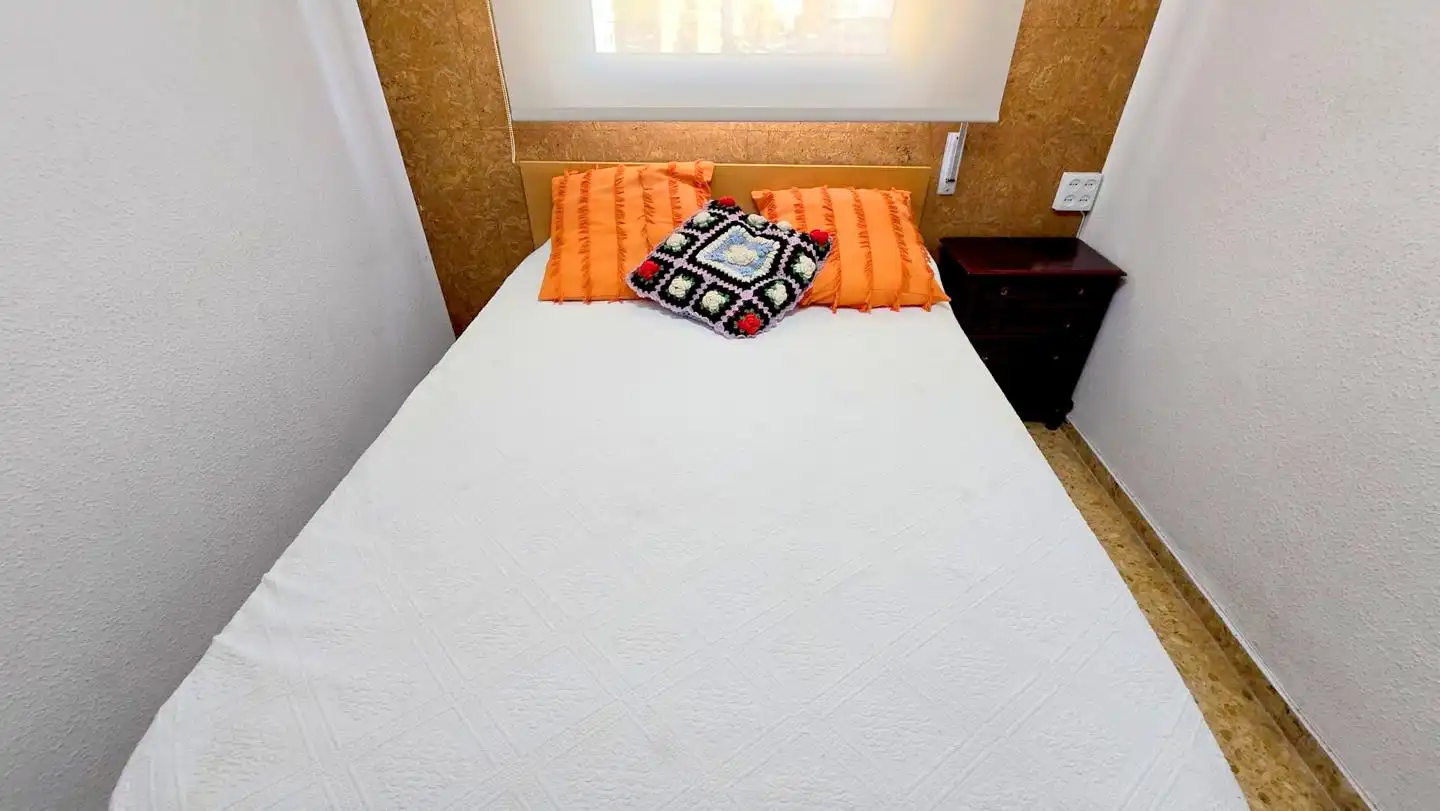 Habitación de Apartamento en venta en Gandia con Aire acondicionado, Terraza y Amueblado