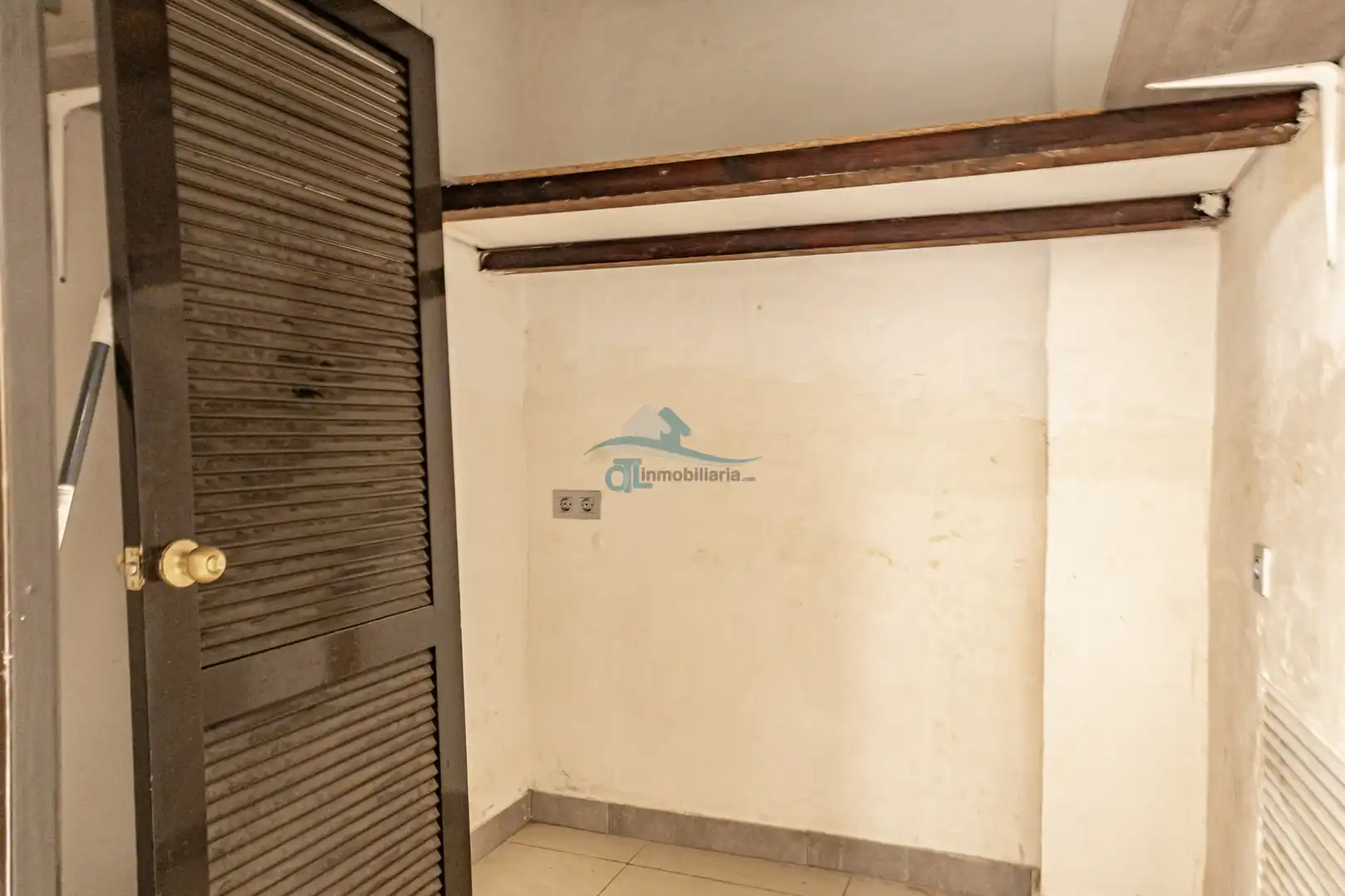 Commercial properties for rent in Linares  with Air Conditioner
