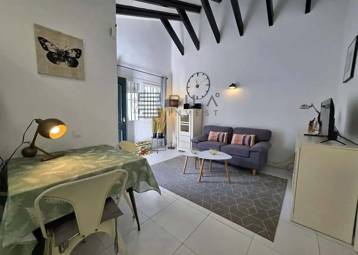 Sala de estar de Casa adosada en venta en Marbella con Aire acondicionado, Terraza y Trastero