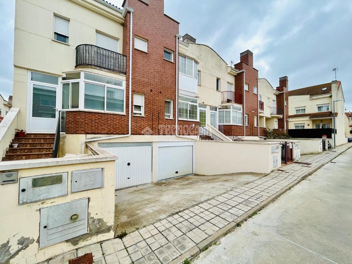 Exterior view of Single-family semi-detached for sale in Villanubla  with Private garden and Terrace