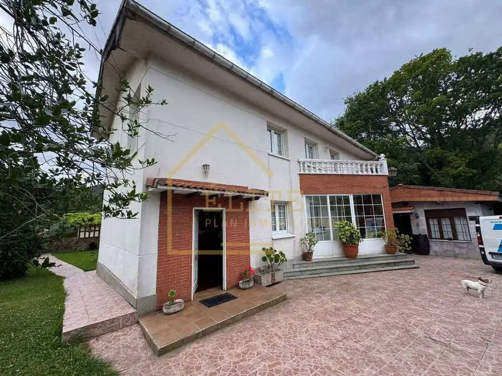 Exterior view of Houses for sale in Castro-Urdiales  with Air Conditioner, Heating and Storage room