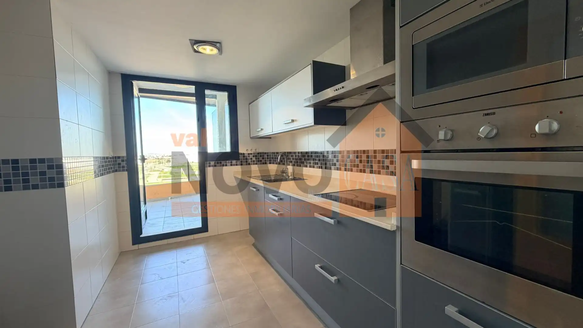 Kitchen of Flat for sale in Silla  with Air Conditioner and Storage room