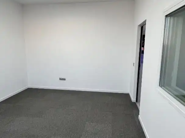 Büro zum Verkauf in Aranjuez mit Klimaanlage, Heizung und Terrasse